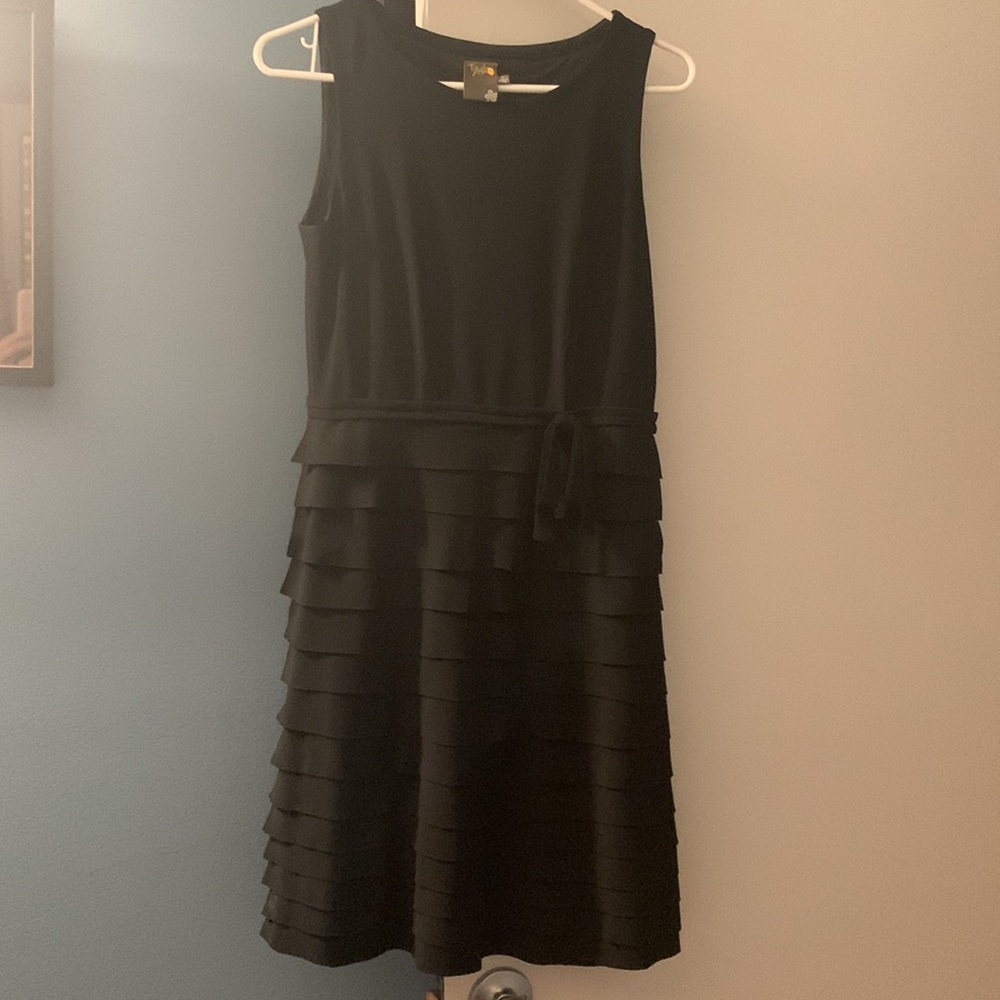Taylor little black party dress !!!